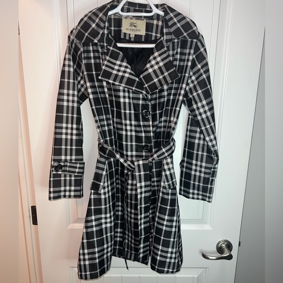 Beautiful Burberry jacket - Picture 8 of 8